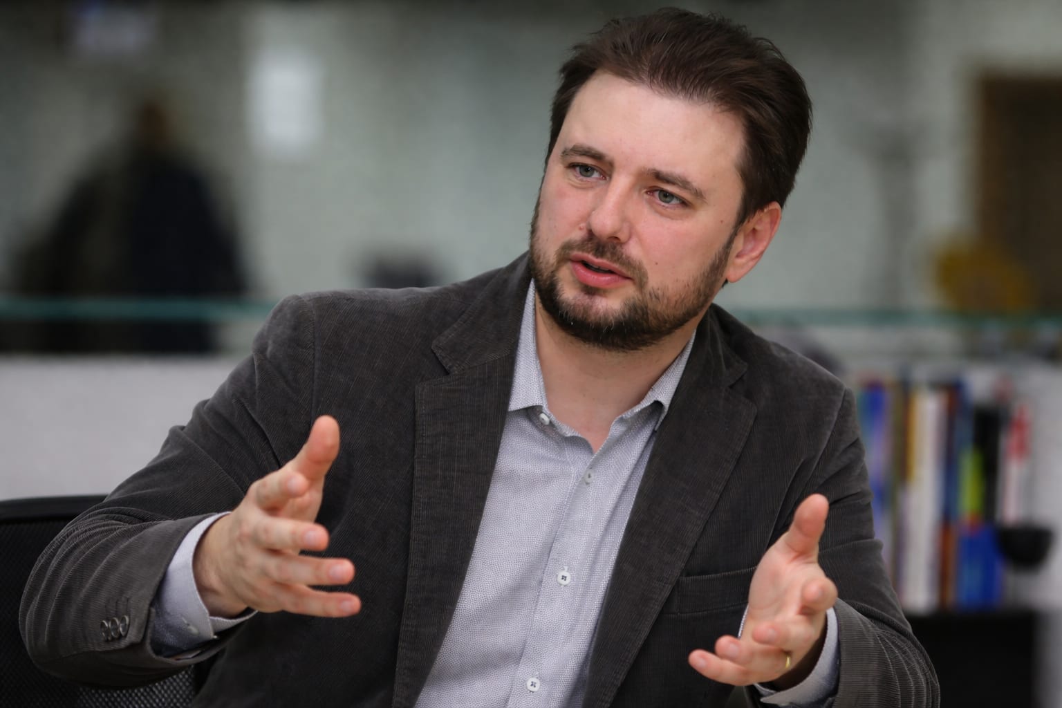 UDMR devine arbitru în Guvernul Veștea. Negociază ministere cheie, în timp ce PNL își contestă premierul desemnat