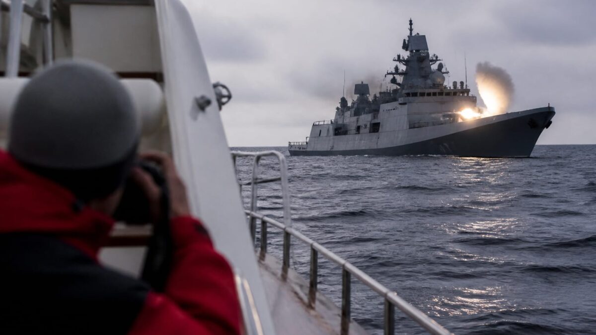 Fregata rusă „Amiral Grigorovici” ar fi tras focuri de avertisment lângă un iaht britanic Fregata rusă „Amiral Grigorovici” ar fi tras focuri de avertisment lângă un iaht britanic