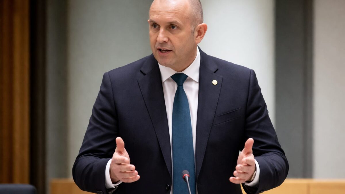Criza bugetară din Bulgaria pune presiune pe regiune. Ce pot pierde România și investitorii