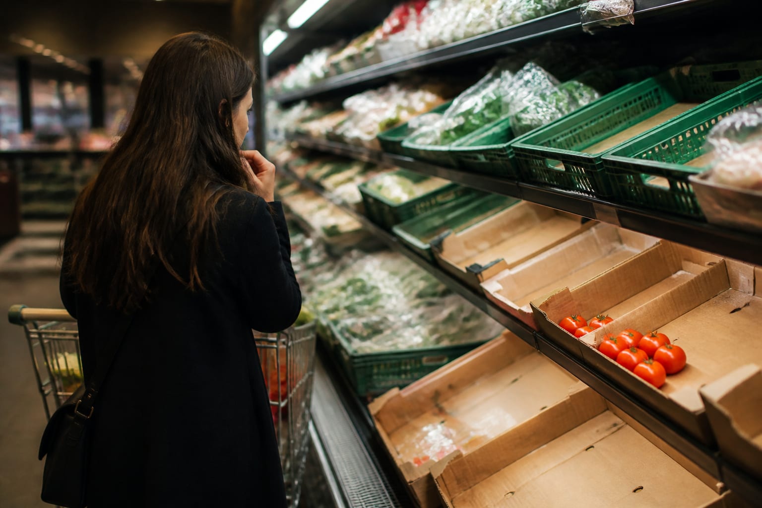 În plin sezon românesc, de ce lipsesc legumele locale din supermarketuri. Miza pentru ferme și pentru cumpărători