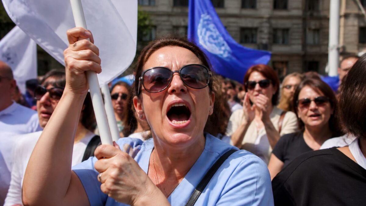 20.000 de angajați din educație ies în stradă pe 17 iunie. Ce schimbări cer la legea salarizării 20.000 de angajați din educație ies în stradă pe 17 iunie. Ce schimbări cer la legea salarizării