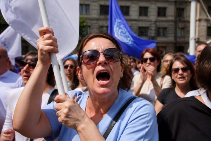 20.000 de angajați din educație ies în stradă pe 17 iunie. Ce schimbări cer la legea salarizării