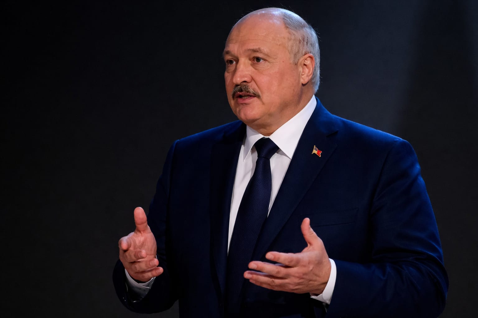 Aleksandr Lukașenko spune că Belarus nu amenință Ucraina. Cum schimbă scuzele către Zelenski semnalul de la Minsk