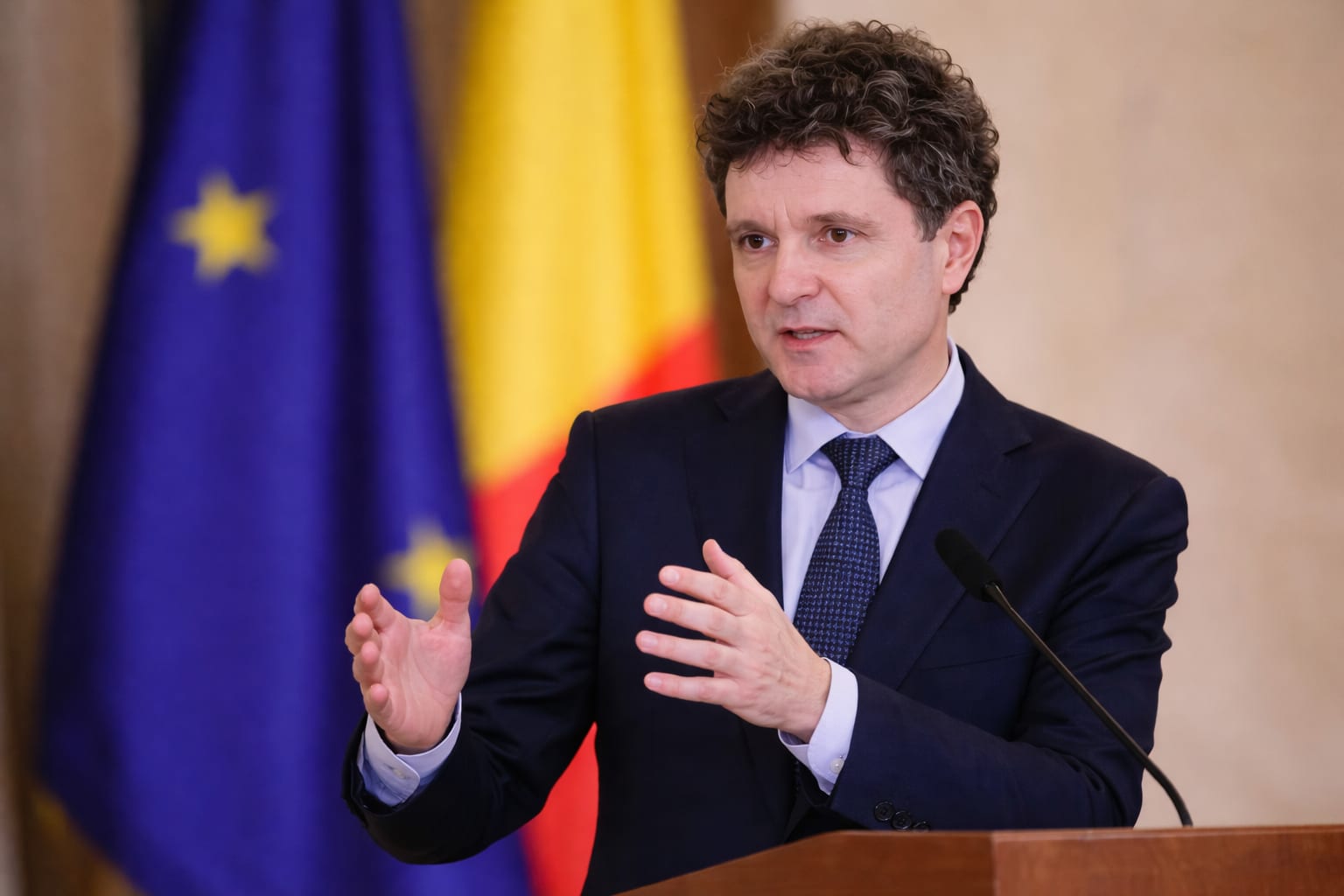 Libertatea îl acuză pe Nicușor Dan de dispreț față de partide. Ce risc vede pentru democrație