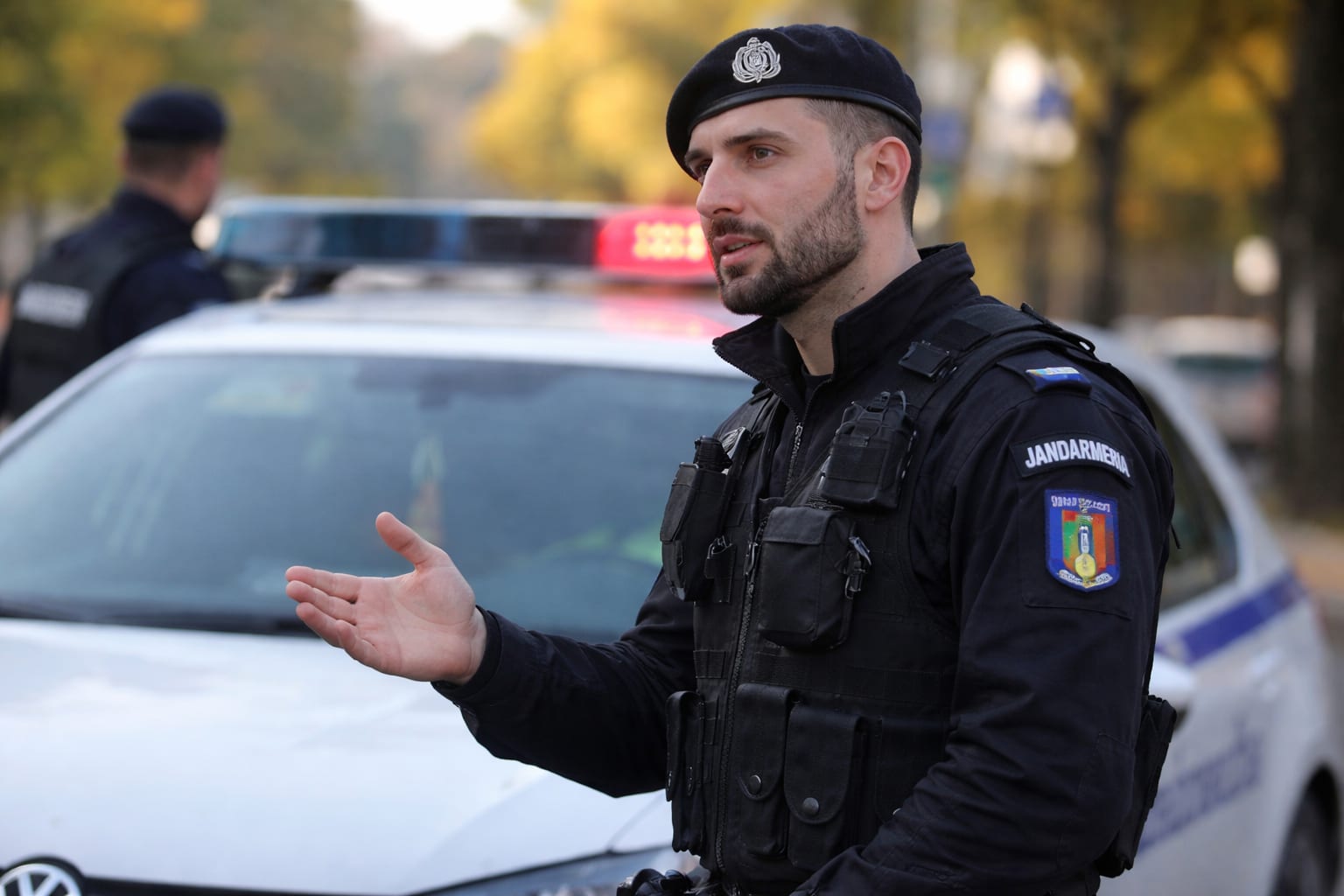 Locuitorii din două cartiere ar fi fost împiedicați să circule liber. Cine sunt suspecții vizați de 21 de percheziții