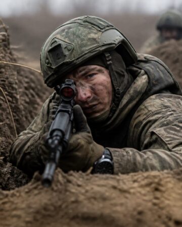 Un stat NATO își pregătește civilii pentru criză și război. De ce a trecut Polonia la antrenamente de o zi cu armata
