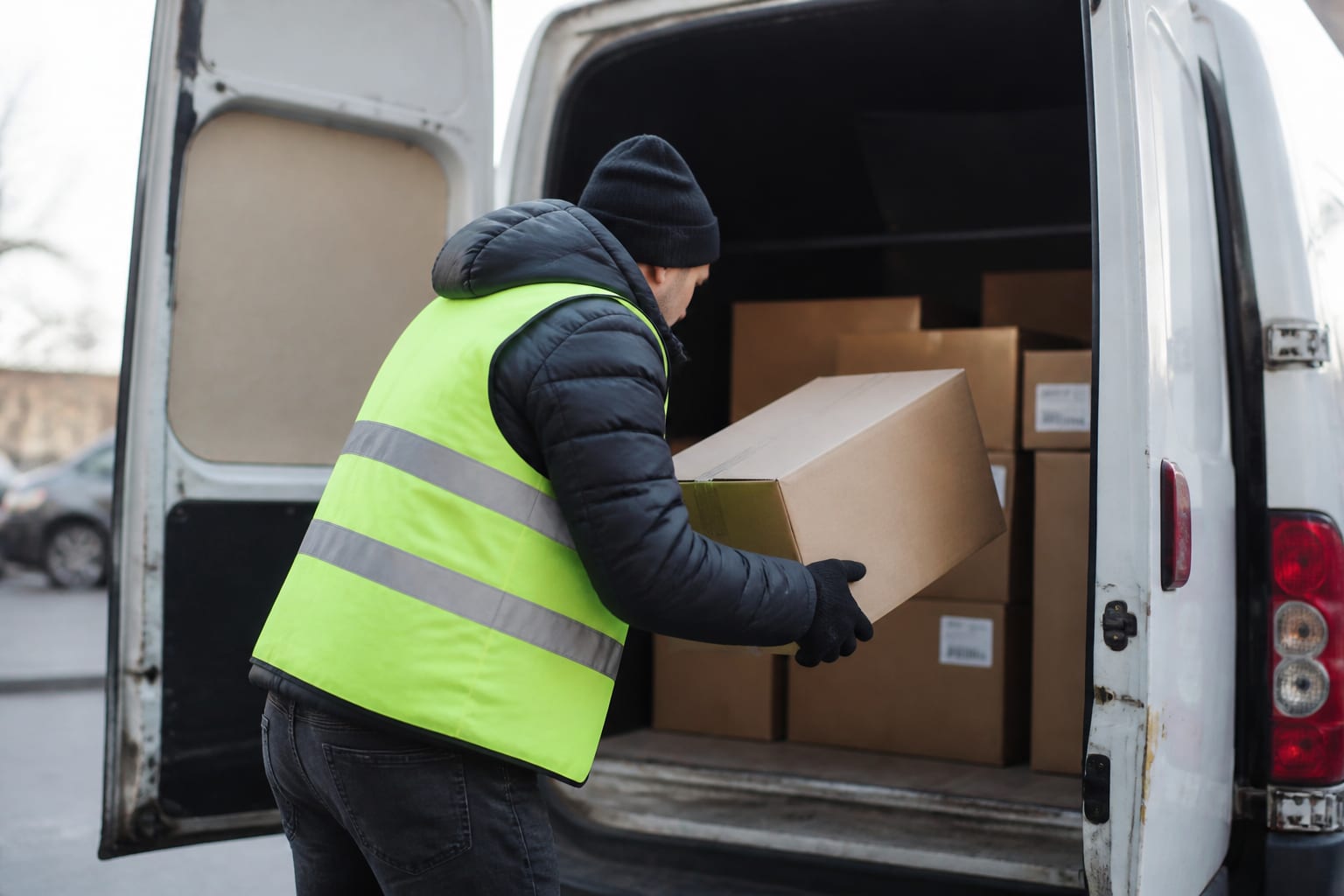 32.838 de locuri de muncă vacante în România. Șoferii, curierii și necalificații sunt cei mai căutați