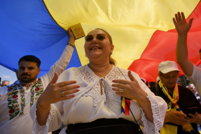 Marșurile rivale din București mută disputa în spațiul public. Ce este în joc pentru agenda politică