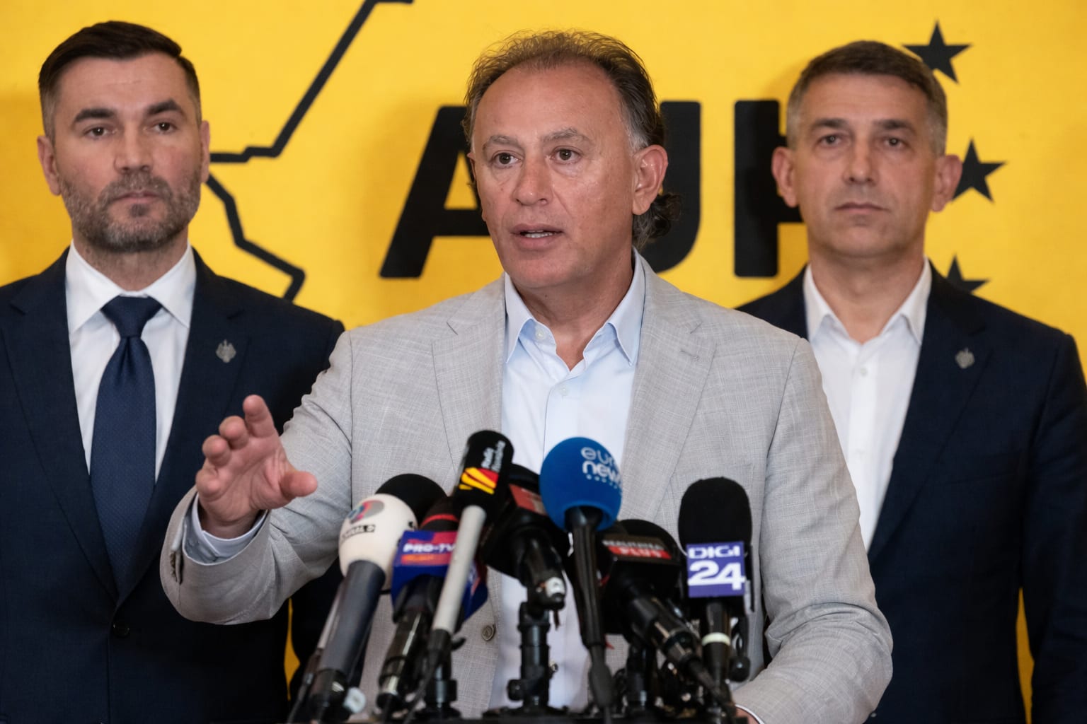 Mohammad Murad indică 53% șanse ca AUR să voteze Guvernul Veștea. Ce înseamnă pentru învestire după refuzul UDMR