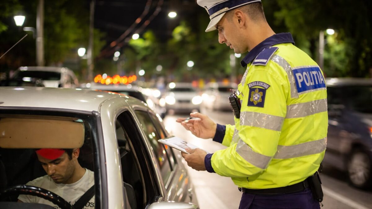 3.000 de lei ar fi luat polițiști de la Rutieră București ca să ierte șoferi. Patru agenți sunt cercetați penal