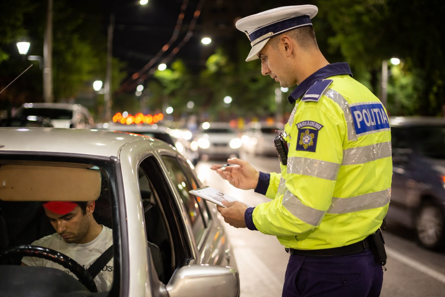 3.000 de lei ar fi luat polițiști de la Rutieră București ca să ierte șoferi. Patru agenți sunt cercetați penal