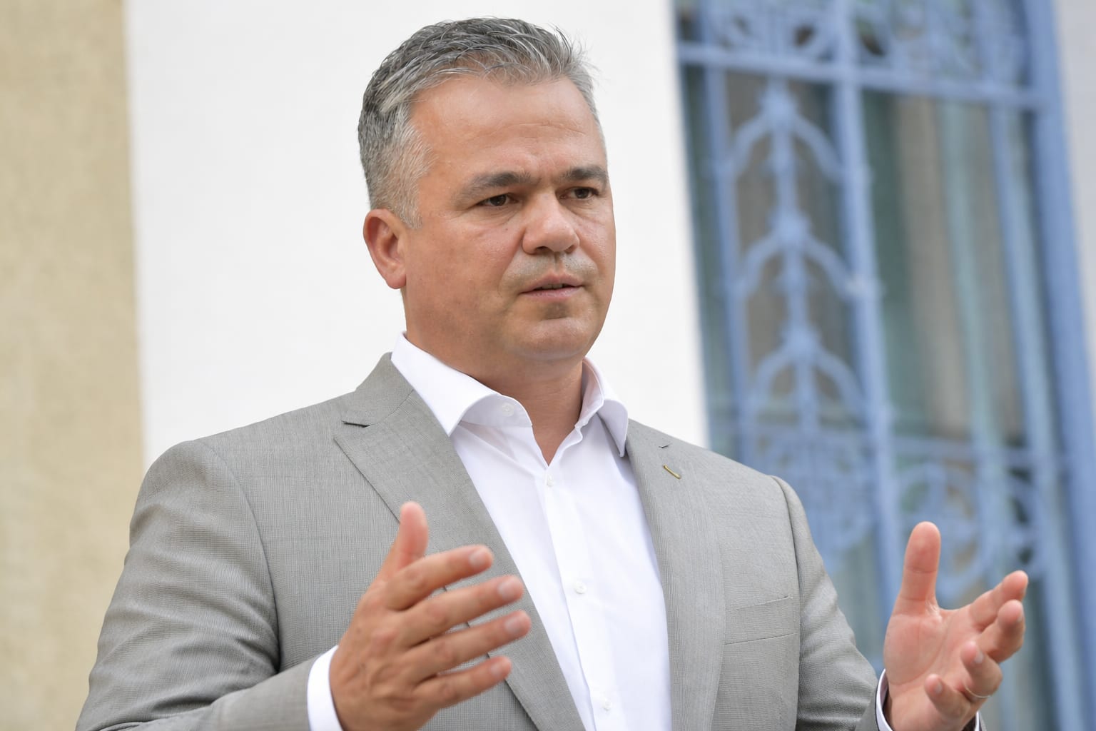 Guvernul Veștea intră în etapa decisivă. Ce este în joc pentru buget, deficit și stabilitatea politică