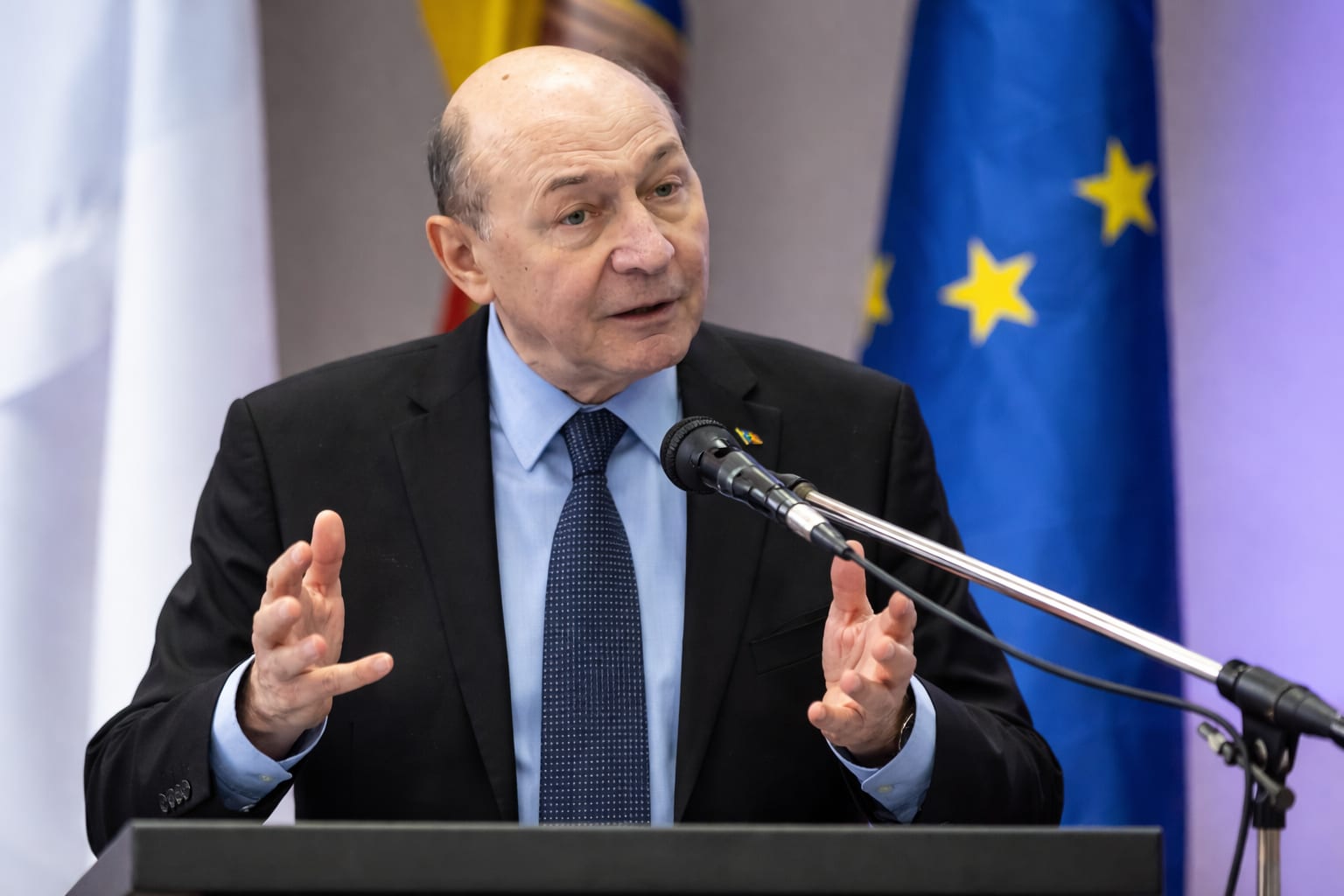 Traian Băsescu pune sub semnul întrebării Guvernul Veștea. Ce pierde Nicușor Dan dacă învestirea eșuează