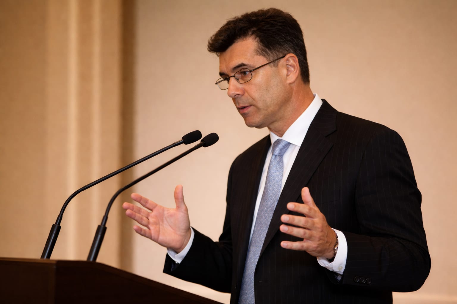 Lucian Croitoru acuză PSD de cinism fiscal. Economistul leagă guvernările din anii buni de slăbirea rivalilor