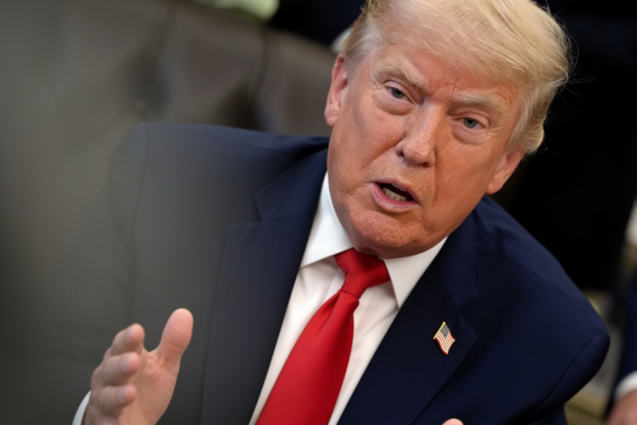 Strâmtoarea Hormuz ar putea fi redeschisă duminică. Donald Trump anunță un acord, Iranul îl contrazice