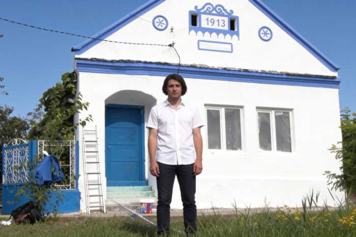 Color the Village aduce sute de voluntari în Macedonia, Timiș. Zeci de case vechi sunt renovate gratuit în trei zile