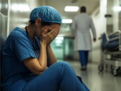 Angajații din sănătate ar putea declanșa prima grevă generală din ultimii 20 de ani