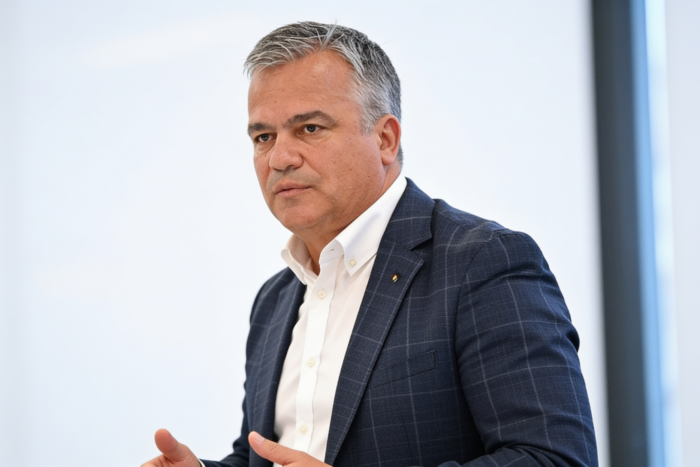 Adrian Veștea vrea Guvernul învestit până la finalul săptămânii. Cum mizează pe peste 240 de voturi