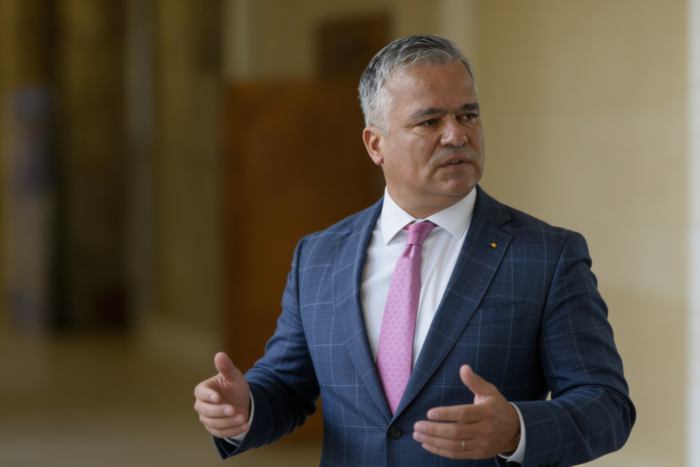Adrian Veștea respinge scenariul unui guvern cu PSD împotriva PNL. Cum vrea să strângă peste 240 de voturi