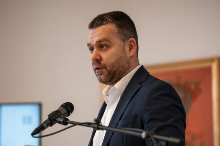 Ciucu refuză Ministerul Dezvoltării cerut de Eugen Tomac. Spune că își duce mandatul la capăt Ciucu refuză Ministerul Dezvoltării și rămâne la Primărie un prim test pentru guvernul Tomac