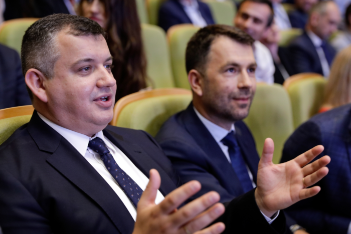 Eugen Tomac caută sprijin la USR și UDMR după refuzul PNL. Cine decide vineri soarta învestirii Eugen Tomac caută sprijin la USR și UDMR după refuzul PNL. Cine decide vineri soarta învestirii