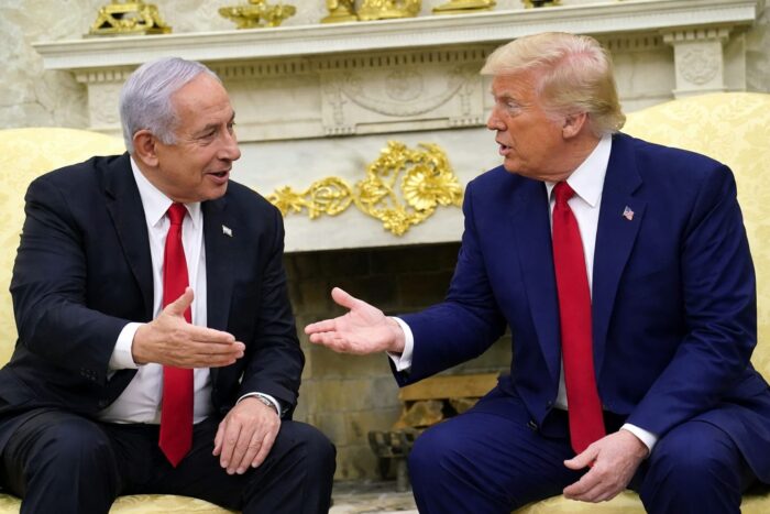 Casa Albă suspectează o breșă după discuții despre Iran și Epstein. Ce indică fragmentele din cartea despre Trump