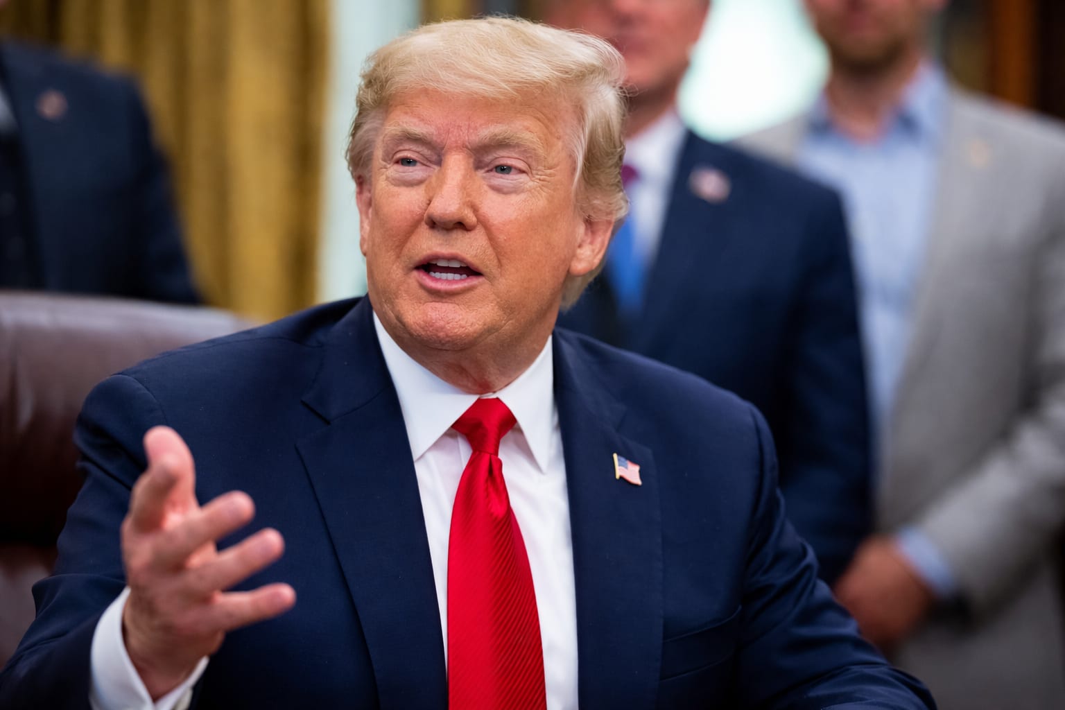 Donald Trump anunță Strâmtoarea Hormuz permanent fără taxe. Ce nu a explicat despre acordul cu Iranul
