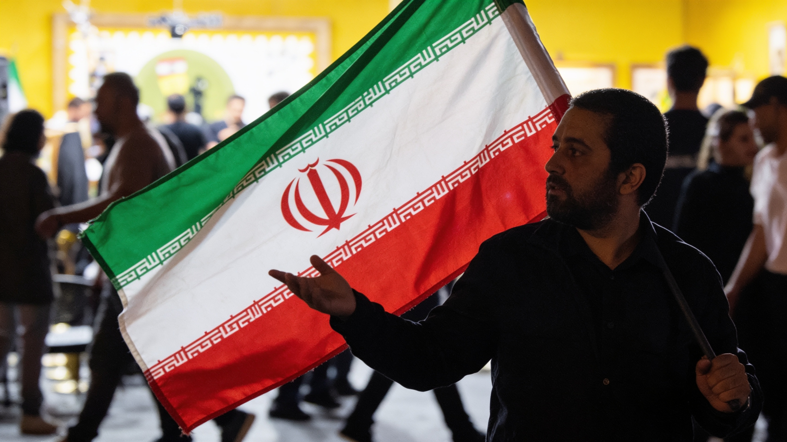 Donald Trump amenință Iranul cu noi lovituri. Ce ar însemna preluarea Insulei Kharg pentru petrol și un război total