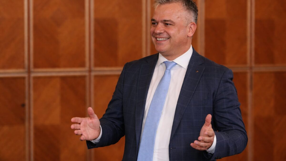 PNRR de 28,5 miliarde de euro intră în jocul de putere din PNL. Cine pierde dacă blocajul continuă PNRR de 28,5 miliarde de euro intră în jocul de putere din PNL. Cine pierde dacă blocajul continuă