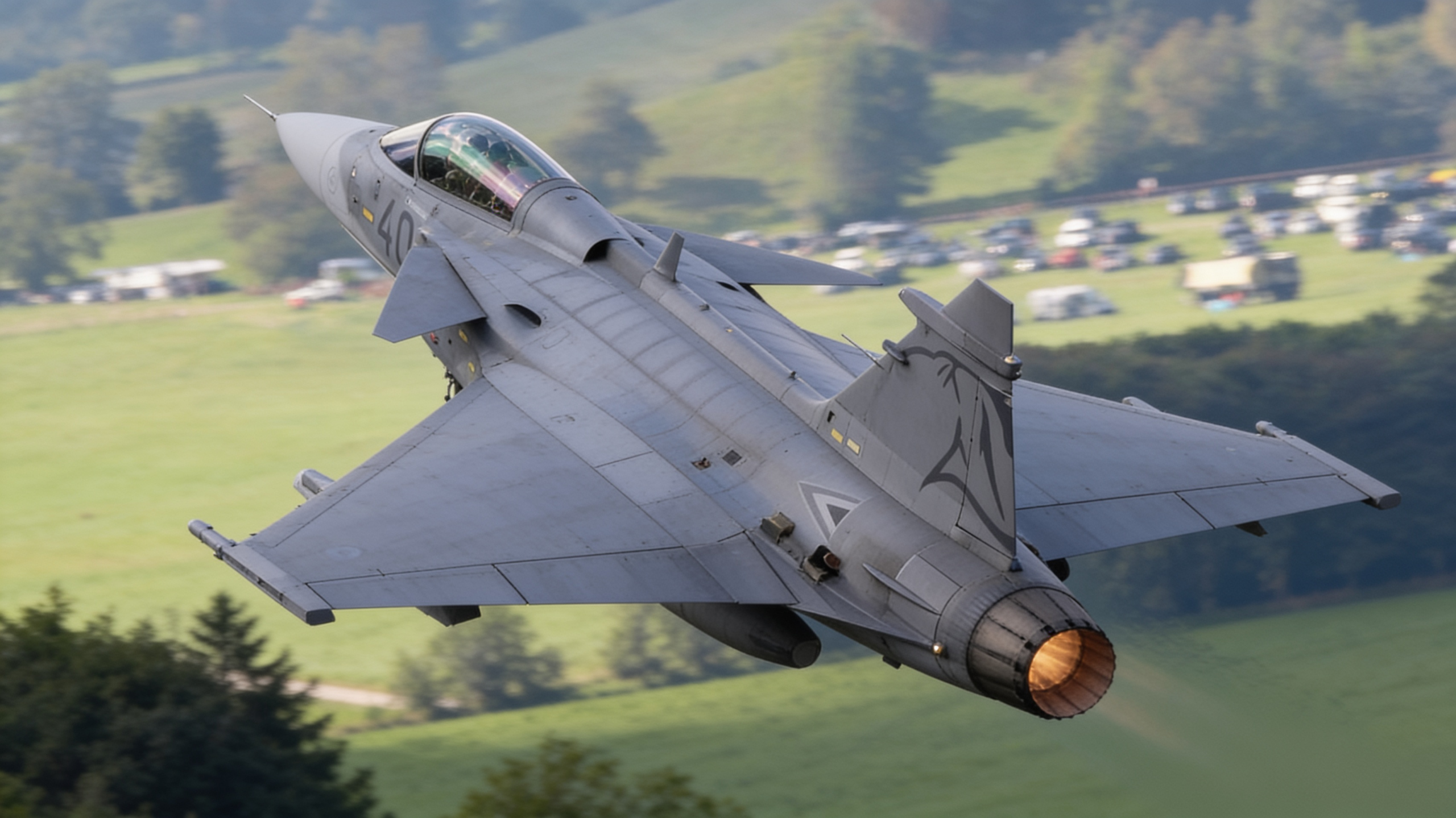 Un Airbus A321 cu sute de pasageri a fost interceptat de Gripen în Ungaria. Ce a declanșat alerta maximă NATO