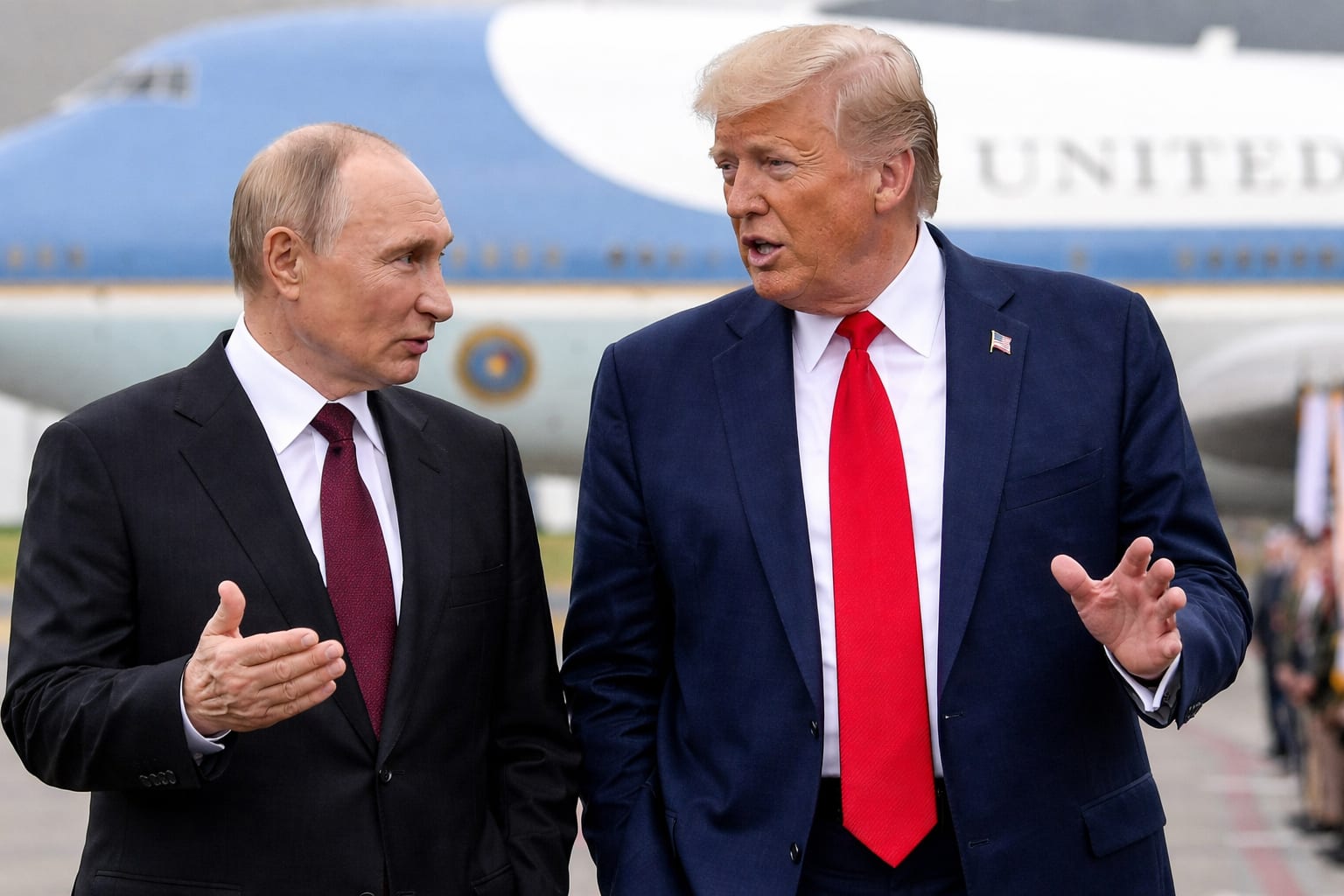 Trump se oferă să medieze pacea în Ucraina. Ce poate câștiga Moscova și ce riscă Kievul și aliații europeni