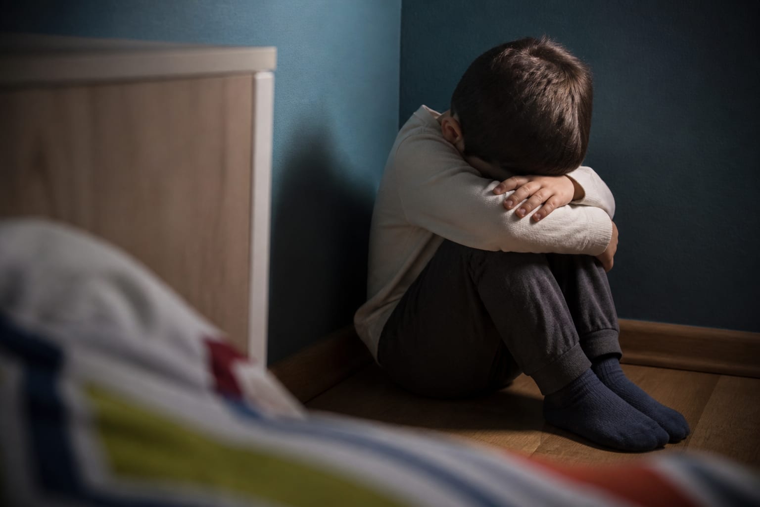 Copiii care se pot dezvolta normal riscă sechele definitive. Ce lipsește din tratamentul lor în România