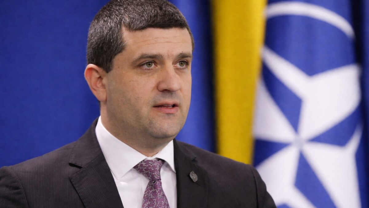 Banii pentru autostrăzi ajung la firmele din România sau pleacă în afară. Ce arată cele 9 contracte SAFE