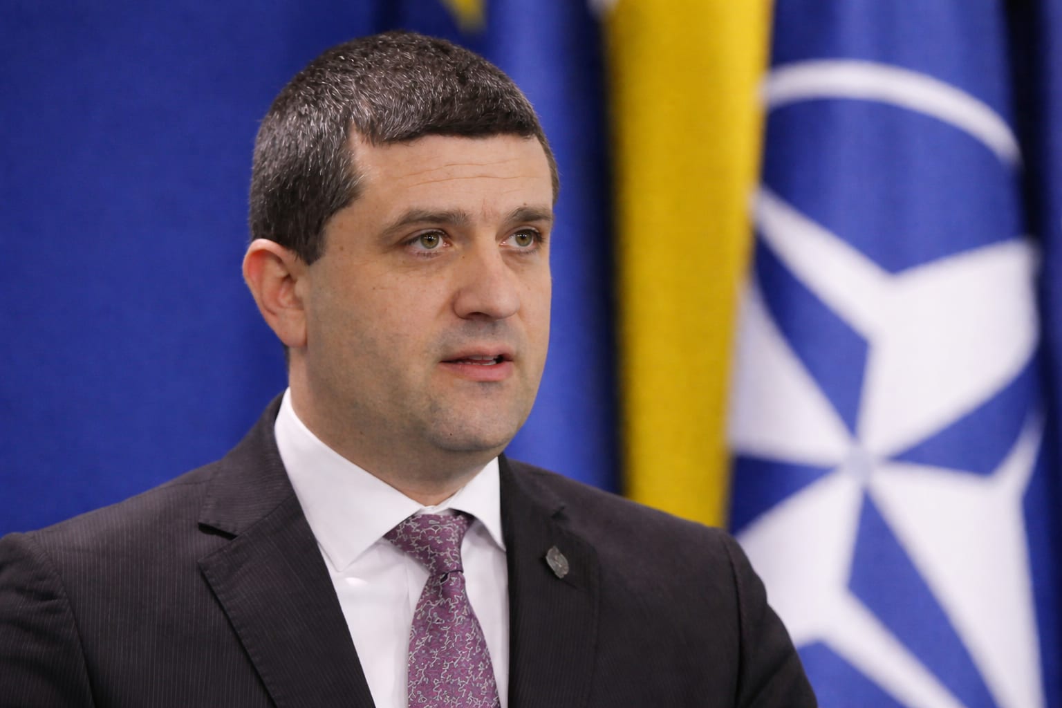 Banii pentru autostrăzi ajung la firmele din România sau pleacă în afară. Ce arată cele 9 contracte SAFE