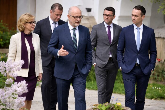 Trei variante propuse de Kelemen Hunor pentru noul guvern. Cum vrea UDMR să forțeze un acord între partide până joi