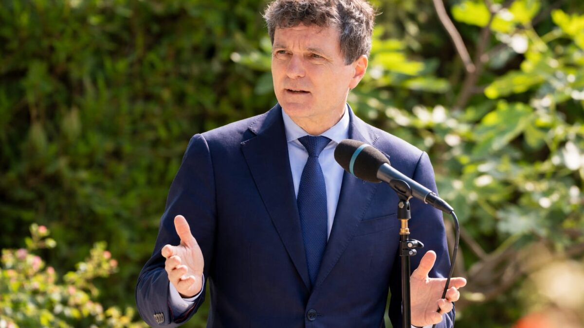 Nicușor Dan cere până vineri propuneri pentru un guvern minoritar. Ce calendar a fixat înainte de summitul din Polonia Nicușor Dan cere până vineri propuneri pentru un guvern minoritar. Ce calendar a fixat înainte de summitul din Polonia