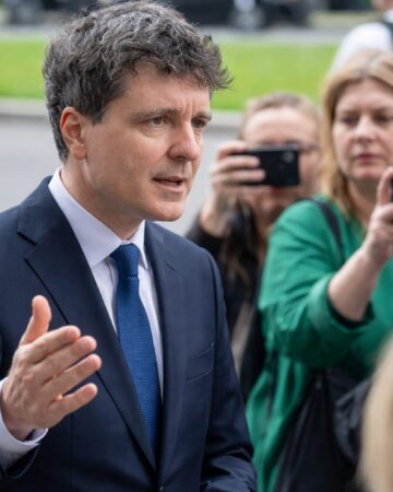 Nicușor Dan propune un guvern minoritar. Partidele au termen până joi dimineață să semneze acordul pentru a debloca Nicușor Dan propune un guvern minoritar. Partidele au termen până joi dimineață să semneze acordul pentru a debloca