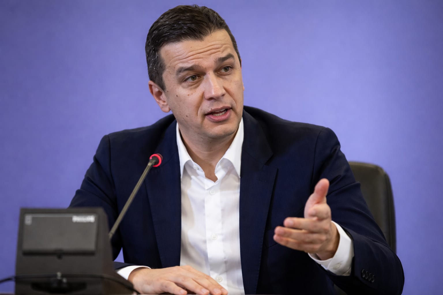 PSD asigură învestirea Guvernului Veștea, dar mută puterea spre sine. Cine câștigă și cine pierde în noul executiv