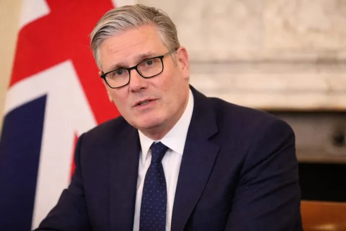 Un român și un ucrainean, condamnați la Londra pentru incendiile legate de Keir Starmer