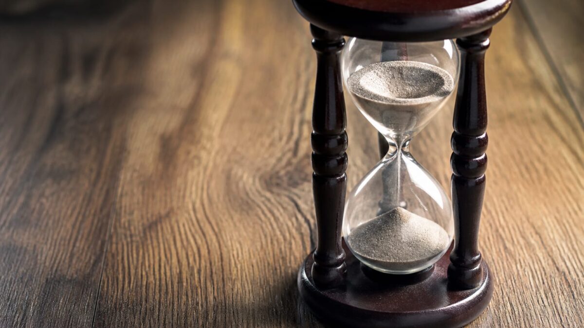 65 de ani pentru femei, reperul final al pensionării. Cum calculează CNPP vârsta exactă și data dosarului
