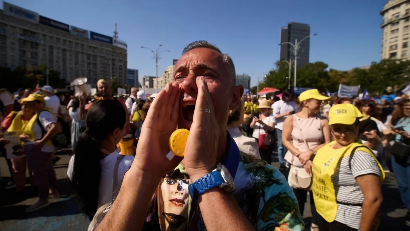 Vestea care blochează România. Ce salarii scad cu până la 2000 de lei