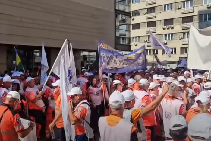 Anuntul care scoate în strada sute de români. Salariile scad cu 4000 de lei lunar legea salarizarii