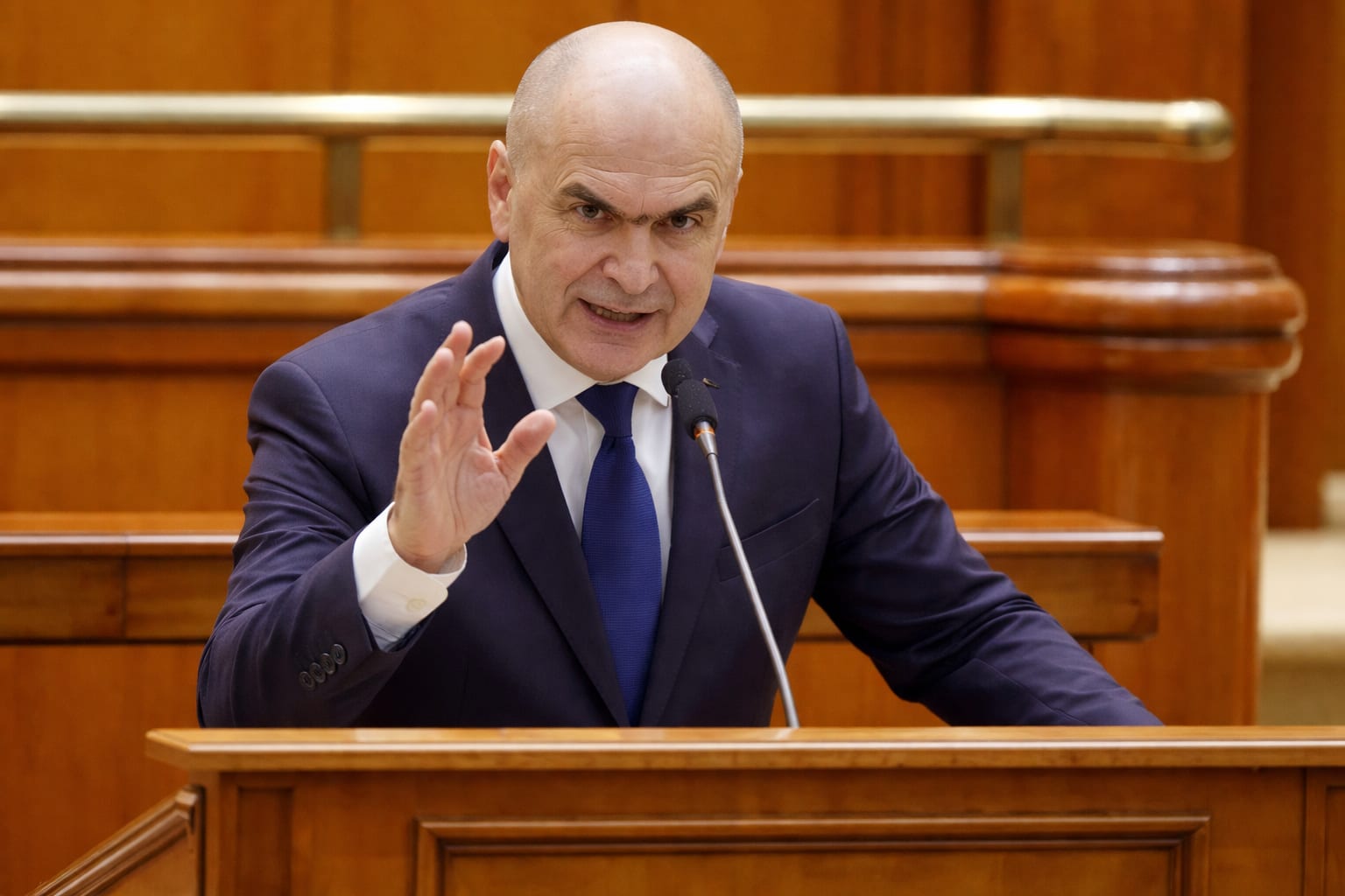 Ilie Bolojan cere adoptarea rapidă a legii salarizării unice. Ce se schimbă pentru bugetari și bugetul statului