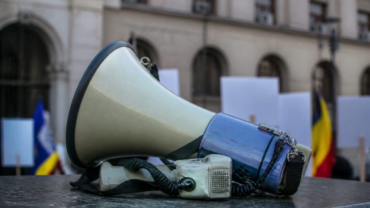 160.000 de semnături și un nou protest al profesorilor. Ce e în joc pentru elevi, părinți și buget