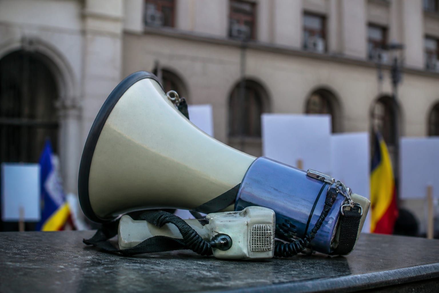160.000 de semnături și un nou protest al profesorilor. Ce e în joc pentru elevi, părinți și buget