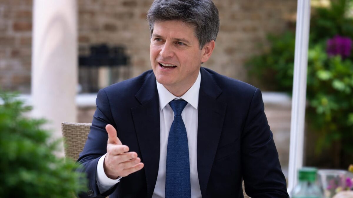 Rareș Bogdan, la aceeași masă cu Nicușor Dan și șeful SPP la Bruxelles. Cum explică participanții fotografia Rareș Bogdan, la aceeași masă cu Nicușor Dan și șeful SPP la Bruxelles. Cum explică participanții fotografia