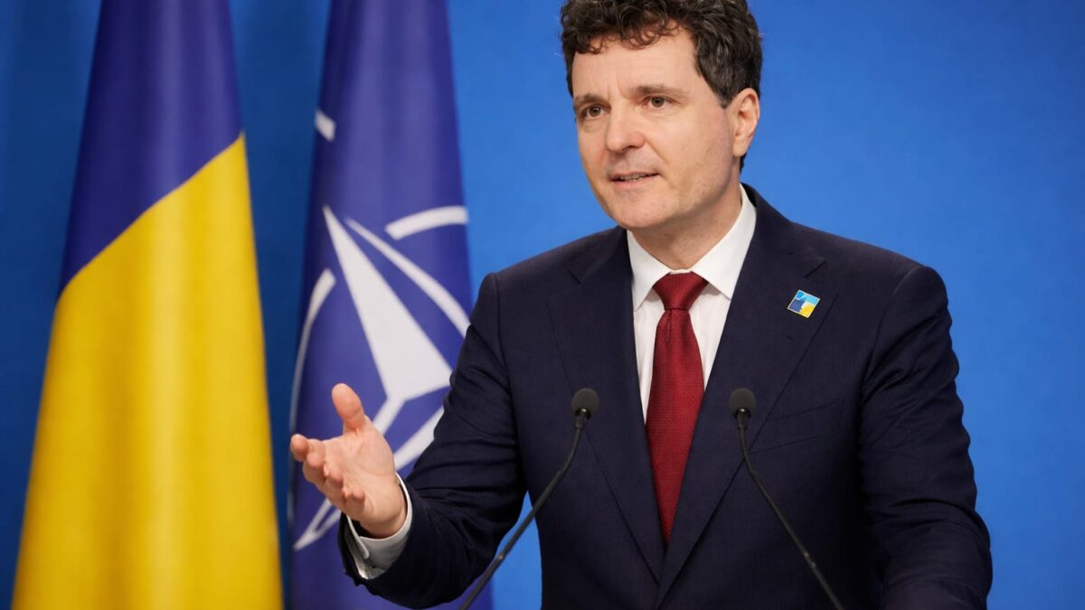 Președintele Nicușor Dan își schimbă strategia după două decenii de luptă cu sistemul.