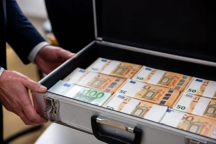 Peste 20 de miliarde de euro, salvate în PNRR după negocierile României cu Comisia Europeană