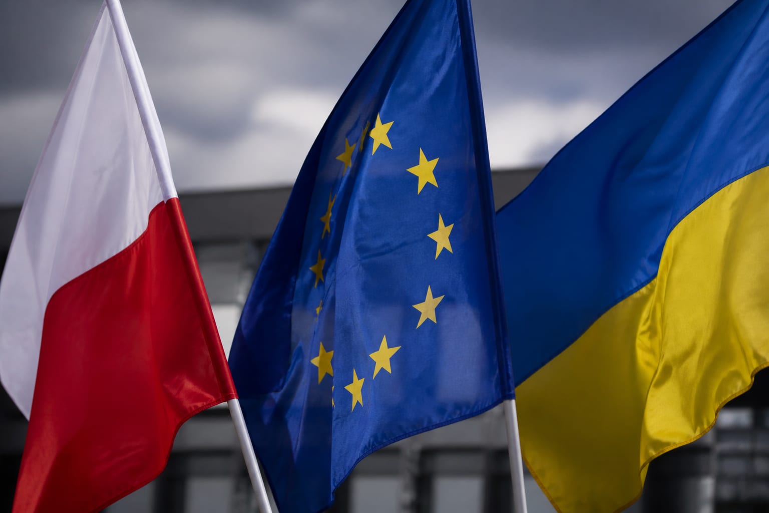 Polonia condiționează aderarea Ucrainei la UE, solicitând renunțarea la simboluri istorice precum Bandera.