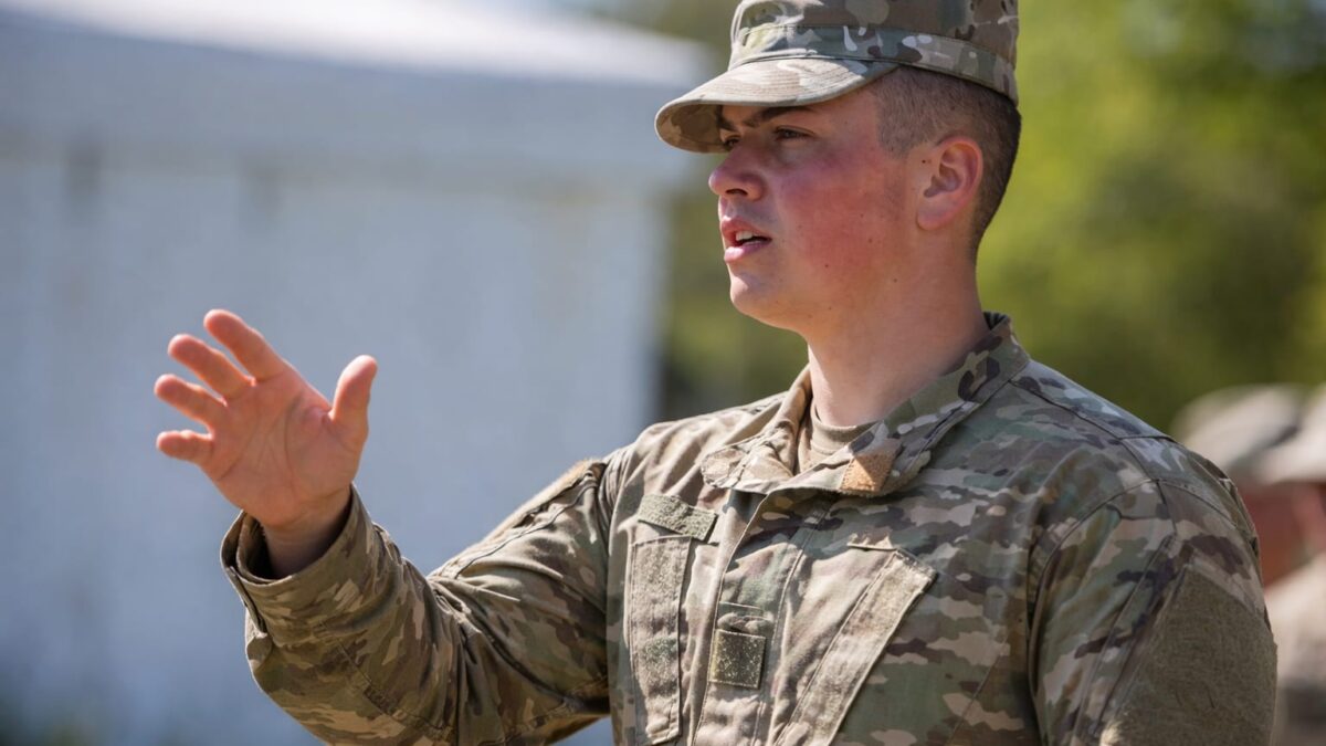 Ar putea lipsi 42 de zile de la serviciu pentru pregătire militară. Pe cine vizează noua obligație propusă la Chișinău Ar putea lipsi 42 de zile de la serviciu pentru pregătire militară. Pe cine vizează noua obligație propusă la Chișinău